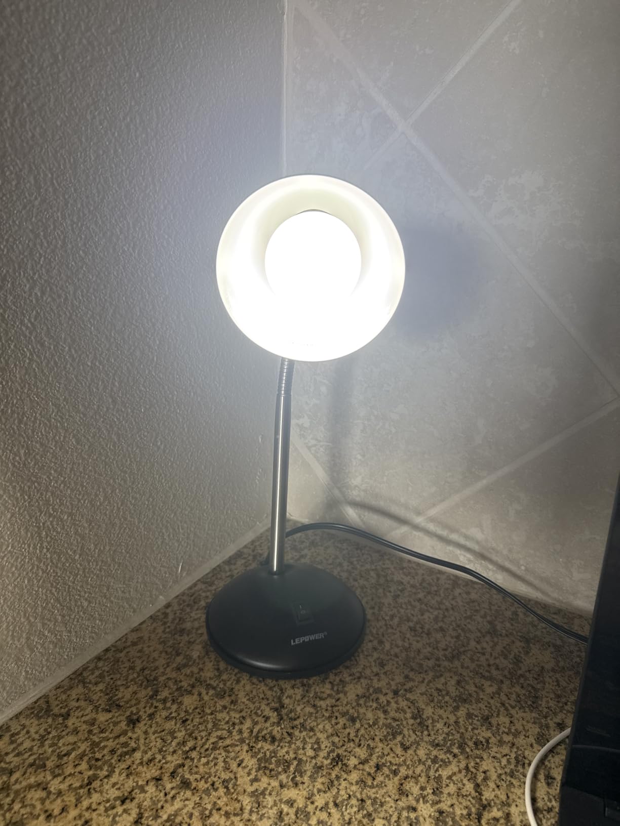 LEPOWER Metal Desk Lamp, Adjustable Goose Neck Table Lamp, Eye-Caring Study Desk Lamps for Bedroom, Study Room and Office (Bronze) customer photo 2
