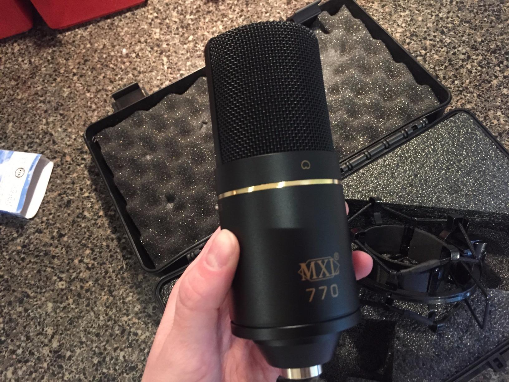 MXL 770 Condenser Microphone for Podcasting, Singing, Home Studio Recording, Gaming & Streaming | XLR | Large Diaphragm | Cardiod (ViNTAGE WHITE) customer photo 2