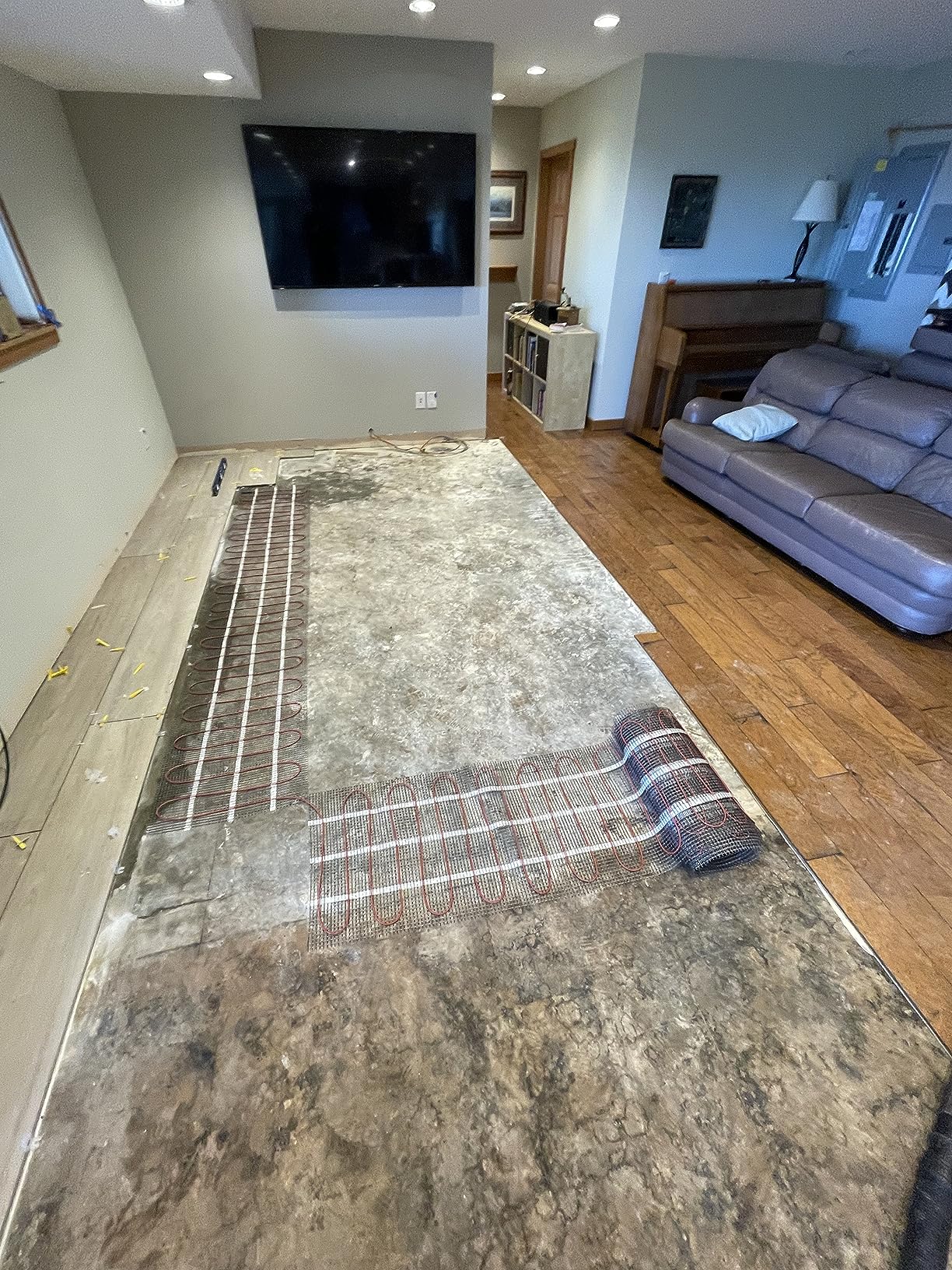 LuxHeat 25sqft Floor Heating Mat Kit - 120v Electric Heating Floor System - Radiant Heated Flooring System for Tile & Laminate - Includes UDG4 Programmable Thermostat w/GFCI, Alarm & Sensor customer photo 1