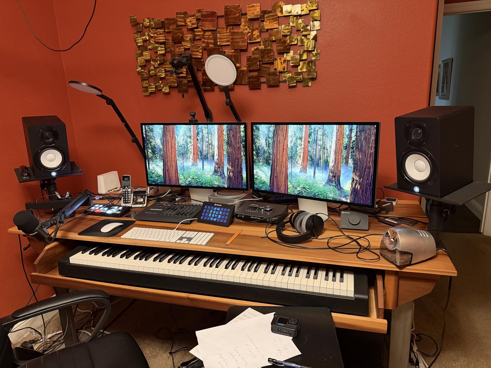 Gator Frameworks Desktop Clamp-On Studio Monitor and Speaker Stand with EVA Foam Padded Surface, Angle Adjustable from 0 to 15 Degrees - Set of 2 (GFWSPKSTMNDSKCMP) customer photo 1
