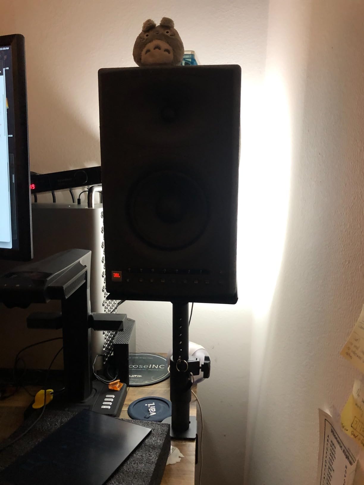 Gator Frameworks Desktop Clamp-On Studio Monitor and Speaker Stand with EVA Foam Padded Surface, Angle Adjustable from 0 to 15 Degrees - Set of 2 (GFWSPKSTMNDSKCMP) customer photo 2