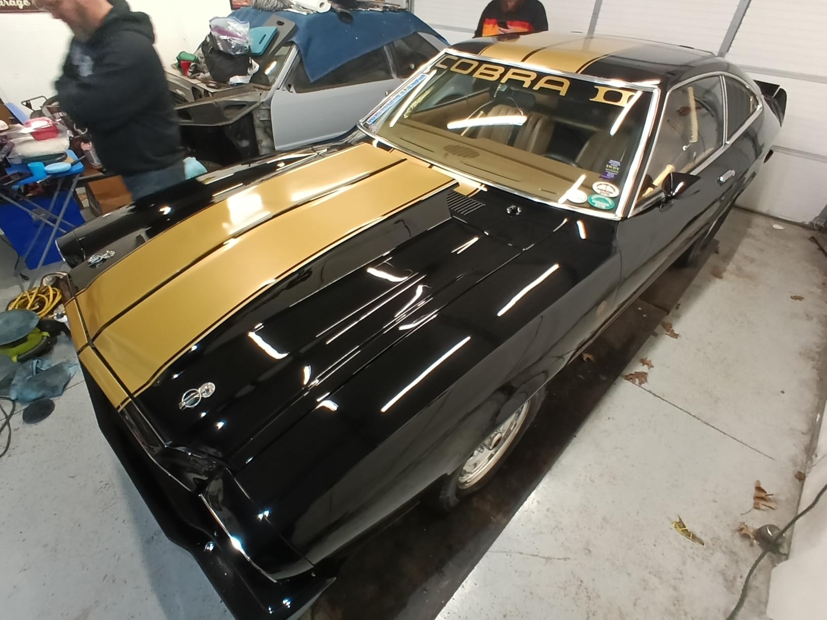Turtle Wax Hybrid Solutions Ceramic Acrylic Black Car Wax Spray, Restores Appearance of Black Car Paint, Ceramic Coating Protection, Extreme Water Beading, High Gloss Shine, 16 oz customer photo 1