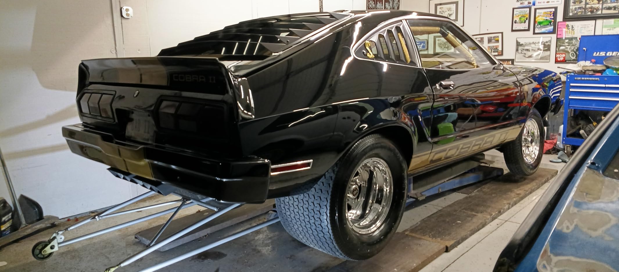 Turtle Wax Hybrid Solutions Ceramic Acrylic Black Car Wax Spray, Restores Appearance of Black Car Paint, Ceramic Coating Protection, Extreme Water Beading, High Gloss Shine, 16 oz customer photo 2