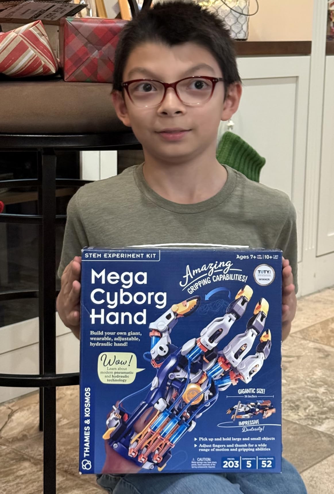 Thames & Kosmos Mega Cyborg Hand STEM Experiment Kit | Build Your Own GIANT Hydraulic Amazing Gripping Capabilities, Learn Pneumatic Systems customer photo 1