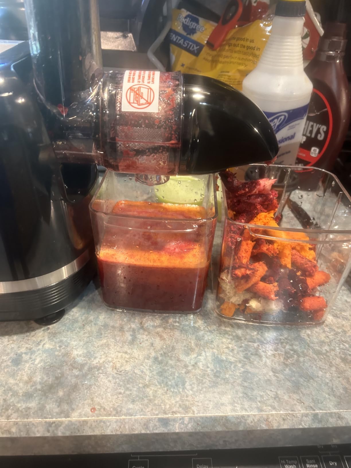 Omega H3000D Cold Press Juicer Machine, Vegetable and Fruit Juice Extractor, Triple-Stage Slow Masticating Juicer, 150 W, Black customer photo 1