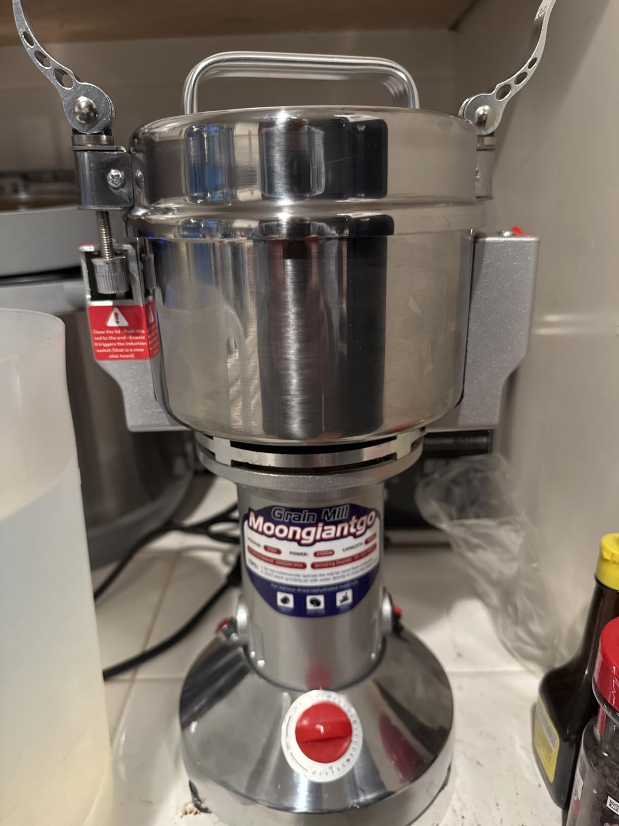 Moongiantgo Grain Mill Grinder Electric 150g Commercial Spice Grinder 850W Stainless Steel Pulverizer Dry Grinding Machine for Wheat Corn Rice Pepper Herbs Coffee Beans (150g Upright, 110V) customer photo 1