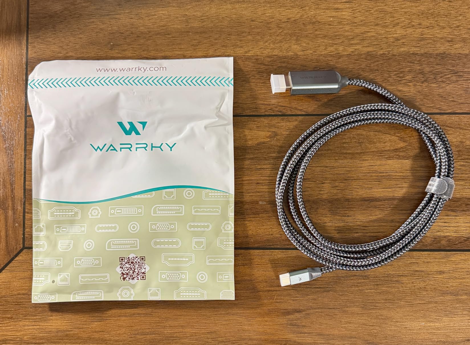 WARRKY USB C to HDMI Cable 4K 60Hz [Anti-Interference, Gold-Plated Plugs] Aluminum HDR Type-C to HDMI 2.0 Cord, Thunderbolt 3/4/5 Compatible for iPhone 15/16 Series, MacBook, iMac, iPad Pro, Galaxy-6ft customer photo 2