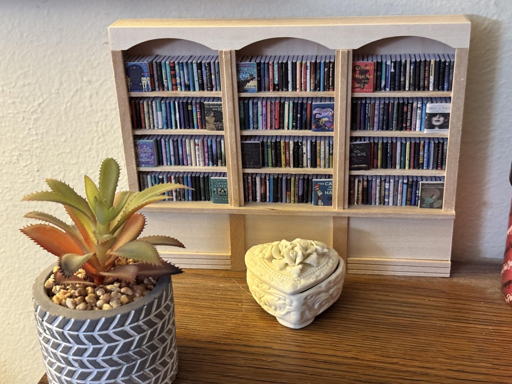 1:12 Scale Dollhouse Miniature Bookcase Display Shelf Locker Exquisite Doll House Furniture Decor Accessories for Mini Book Storage Scene Layout Collection Display for Dollhouse Enthusiasts customer photo 1