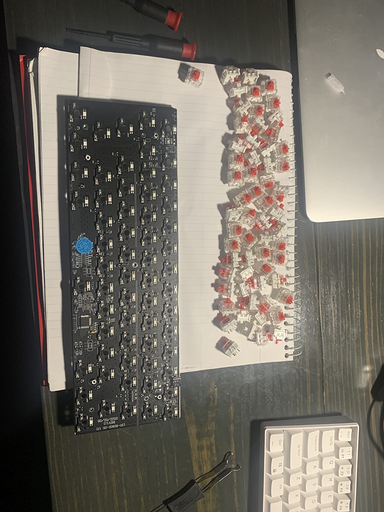 RK ROYAL KLUDGE RK61 60% Gaming Keyboard, Wired RGB Mechanical Keyboard with No-Conflict 61 Keys, Hot Swappable PC Game Keyboards for Windows Mac, Quiet Red Switch-White customer photo 1