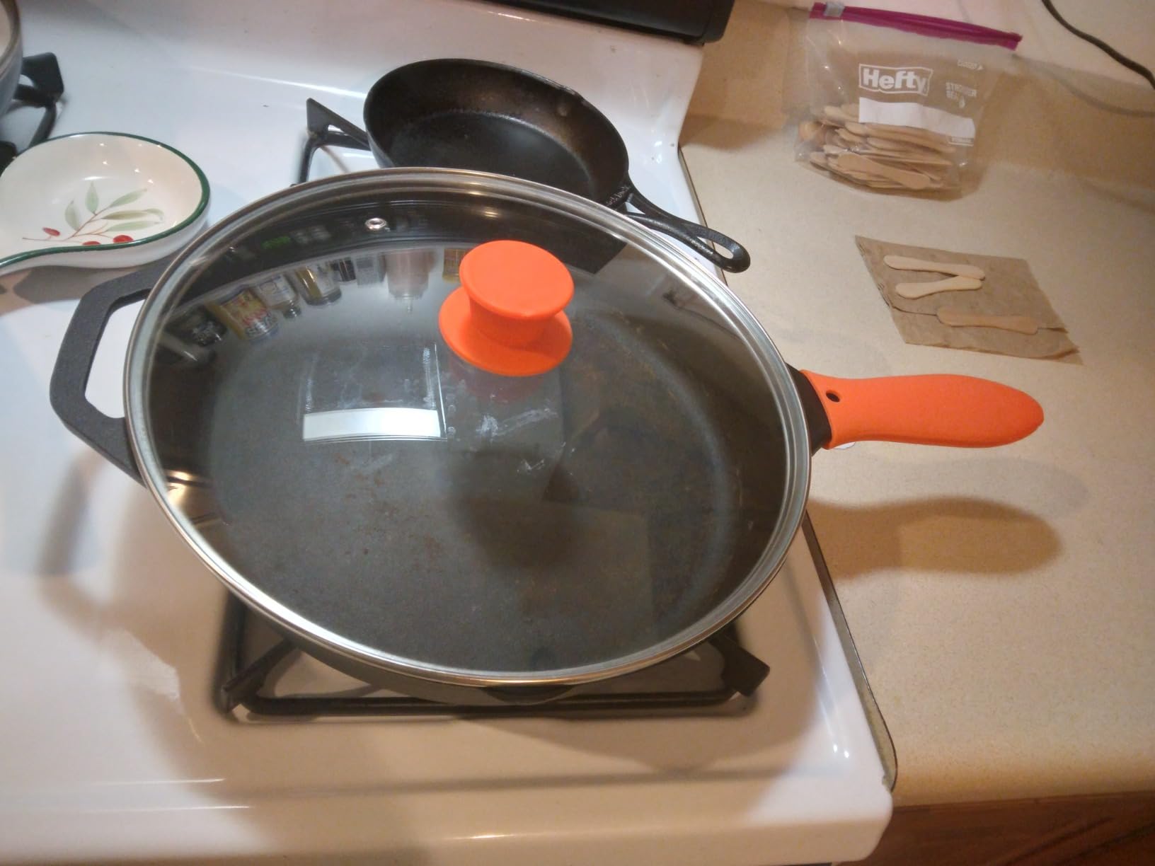 NutriChef 12-Inch Cast Iron Skillet w/Lid - Pre-Seasoned, Oven Safe, Nonstick, Cool-Touch Silicone Handle, For All Cooktops - NCCI12 customer photo 1