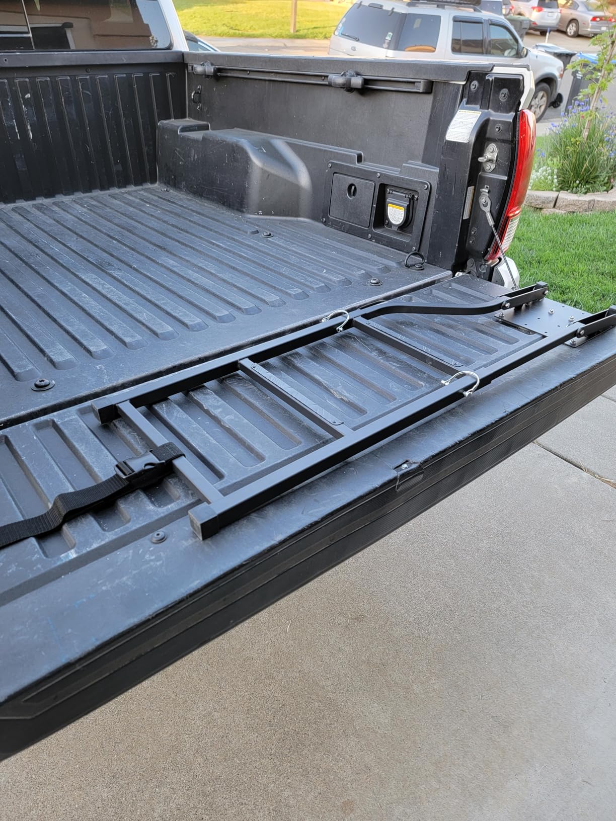 Chelhead Truck Tailgate Ladder - Foldable with Aluminum Step Grip Plates and Rubber Feet for Pickup Trucks customer photo 2