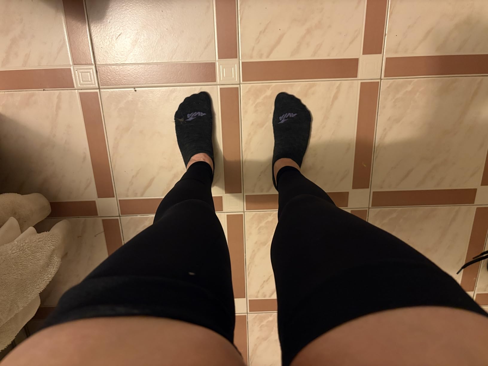 Mojo Compression Socks - 20-30mmHg Graduated Support Thigh-Hi Leg Sleeves with Grip Top - 10 Sizes, 5 Colors - Reduces Swelling, Ideal for Varicose Veins, Lymphedema, DVT Treatment - 1 Pair customer photo 1