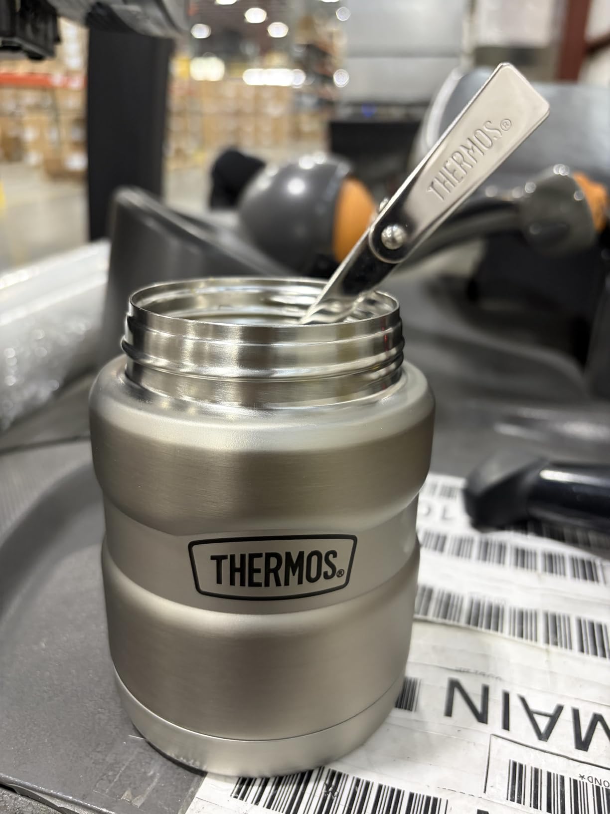 THERMOS Stainless King Vacuum-Insulated Food Jar with Spoon, 16 Ounce, Midnight Blue customer photo 1