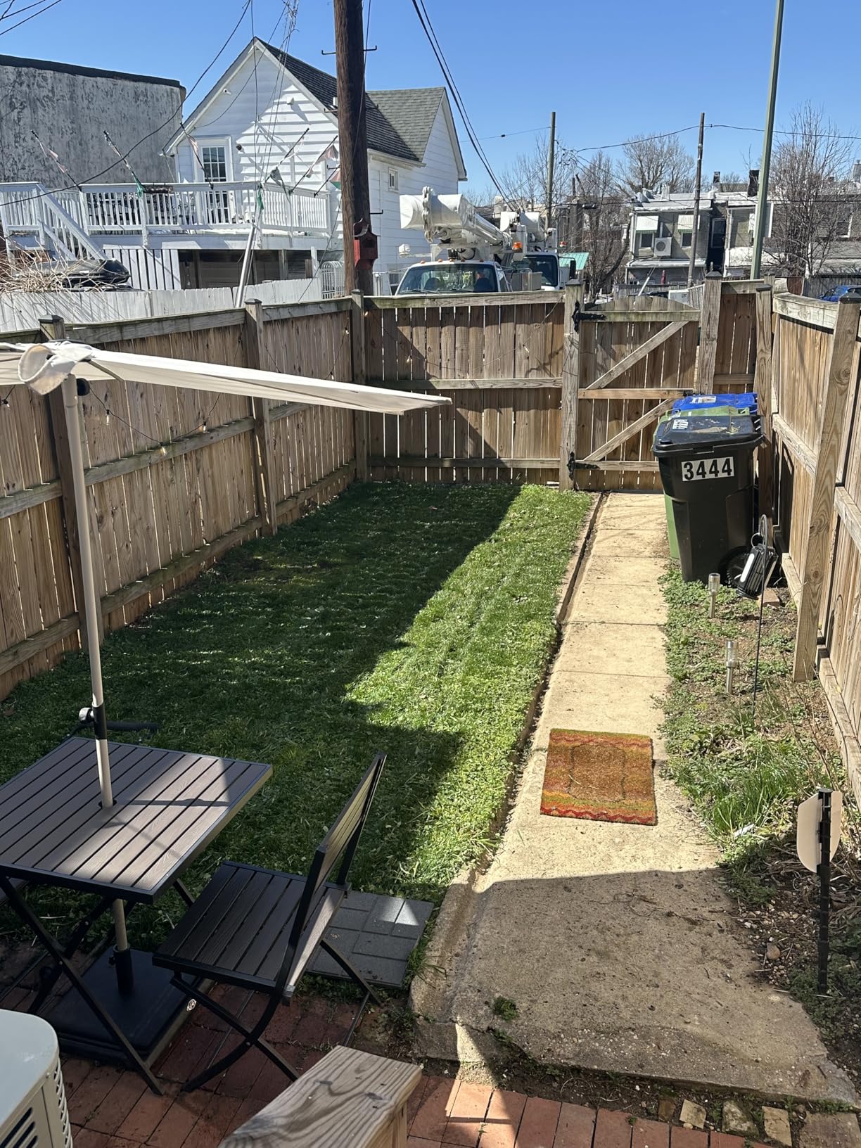 Scotts Turf Builder Rapid Grass Sun and Shade Mix, Combination Grass Seed and Fertilizer, Grows Green Grass in Just Weeks, 5.6 lbs. customer photo 1
