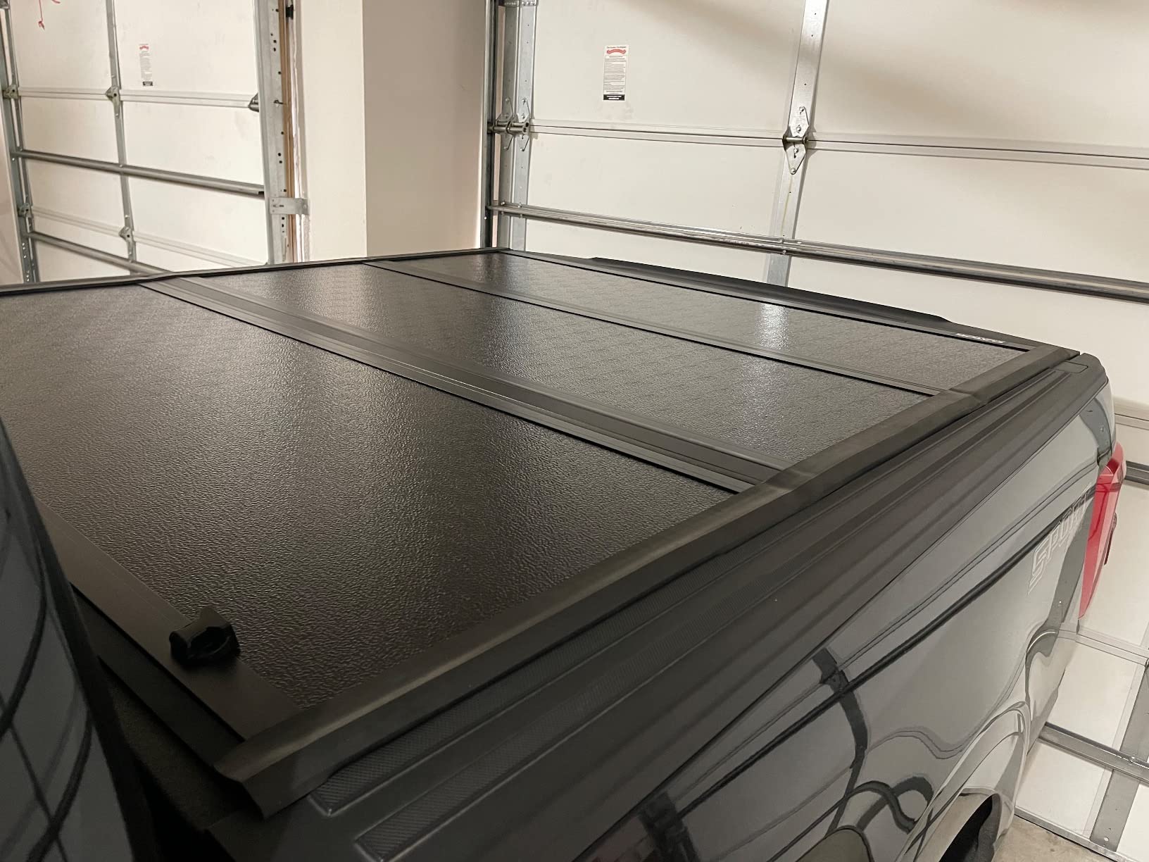 Gator EFX Hard Tri-Fold Truck Bed Tonneau Cover - Heavy-Duty Truck Bed Protection - Durable Aluminum Panels - Hard Folding Tonneau Cover - 2021-2025 Ford F-150 (incl. Raptor/Lightning) - 5'7