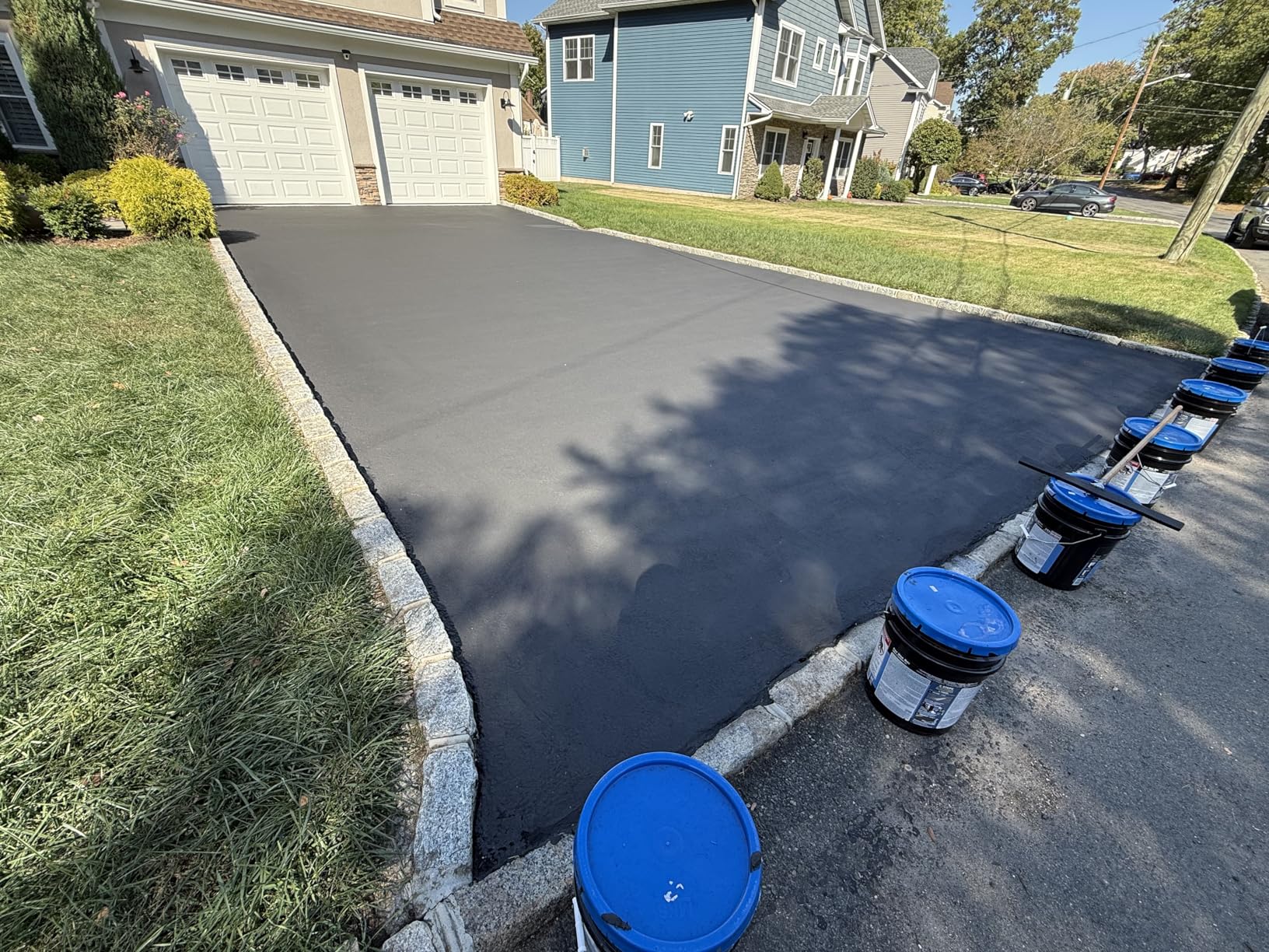 Red Devil 0637 Asphalt Crack Filler Sealant - Black Acrylic Driveway Sealer for Cracks & Joints, Forms a Water-Resistant Seal, 10.1 fl oz, Pack of 4, Made in USA customer photo 1
