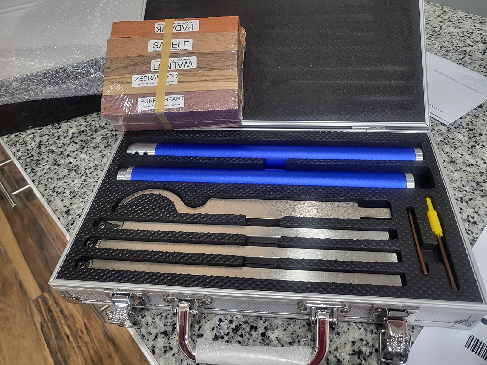 Carbide Tipped Wood Turning Tools Set, Latest Lathe Rougher Finisher Swan Neck Hollowing Tools and Interchangeable Aluminum Alloy Grip Handle with Diamond Round Square Carbide Inserts customer photo 1