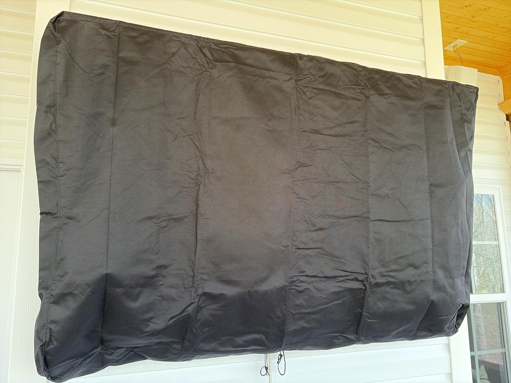 Outdoor TV Cover 70 - 75 inch - WITH ZIPPER, Weatherproof, Waterproof 360 degrees protection, Soft Non Scratch Interior - Black customer photo 1