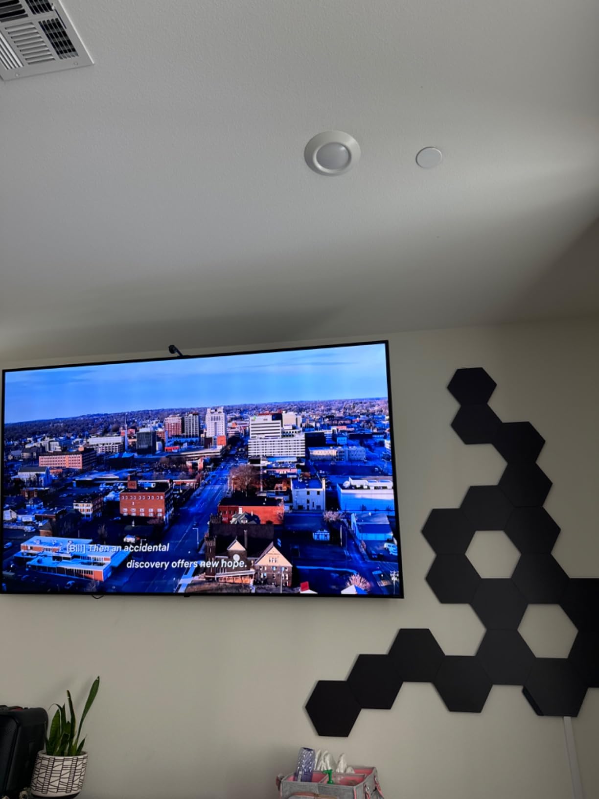 Nanoleaf Shapes LED Wall Lights, RGBW Smart Wall Panels with 16M+ Color, Compatible with Alexa & Google Assistant, Music Sync, DIY Gaming Light for Home Decor (Hexagons Smarter Kit 7 Pack) customer photo 1