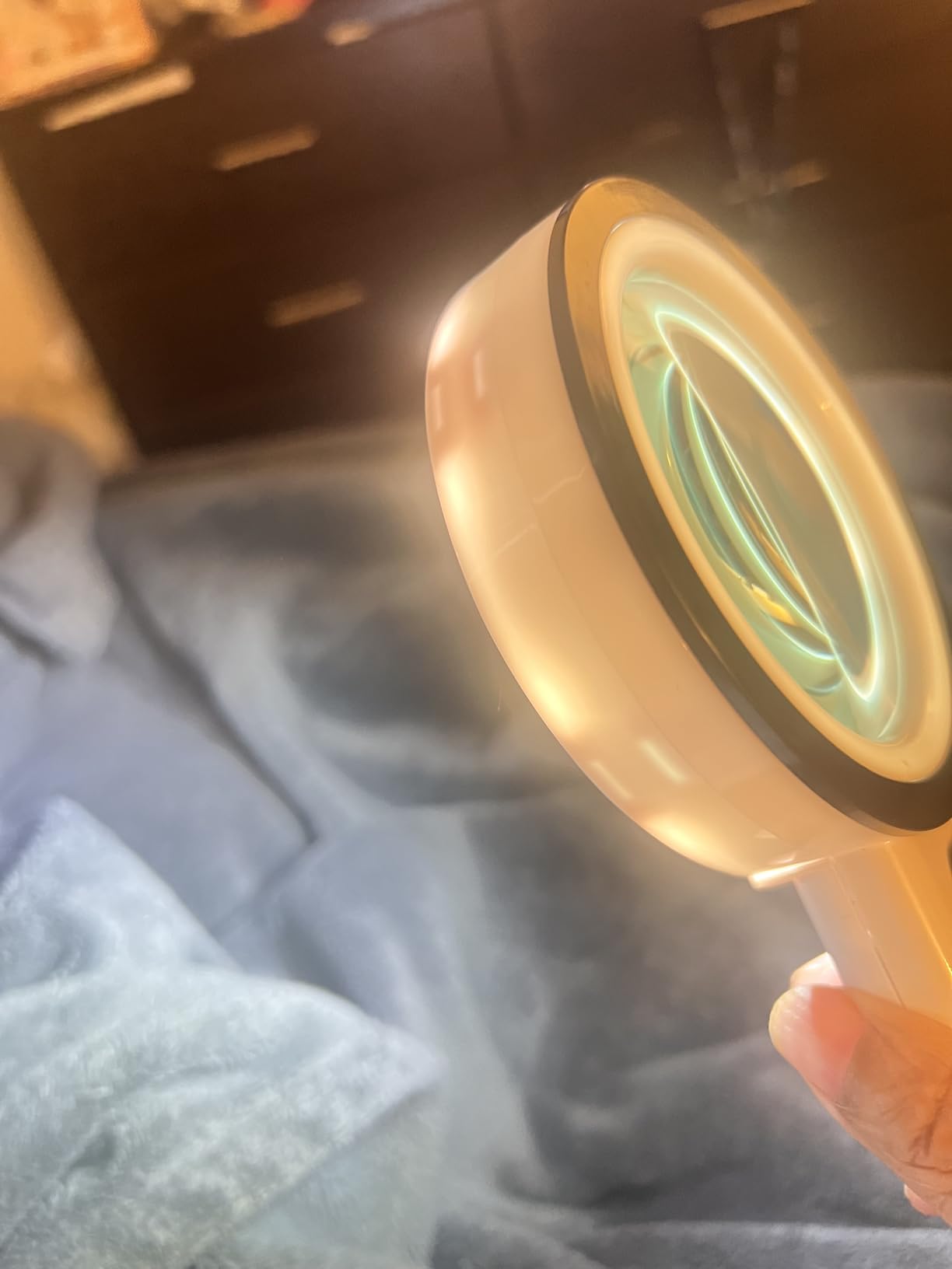 Magnifying Glass with Light, Ultra-Clear Lightweight Handheld Reading Magnifier with 12 LEDs, Distortion-Free Optical Lens for Seniors, Macular Degeneration, Close Work, Coins & Pill Bottles customer photo 1