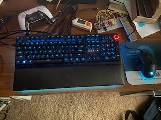 Razer Huntsman V2 Analog Gaming Keyboard: Adjustable Actuation via Analog Optical Switches - Rapid Trigger Mode - Chroma RGB Lighting - Magnetic Wrist Rest - Dedicated Media Keys & Dial - Black customer photo 1