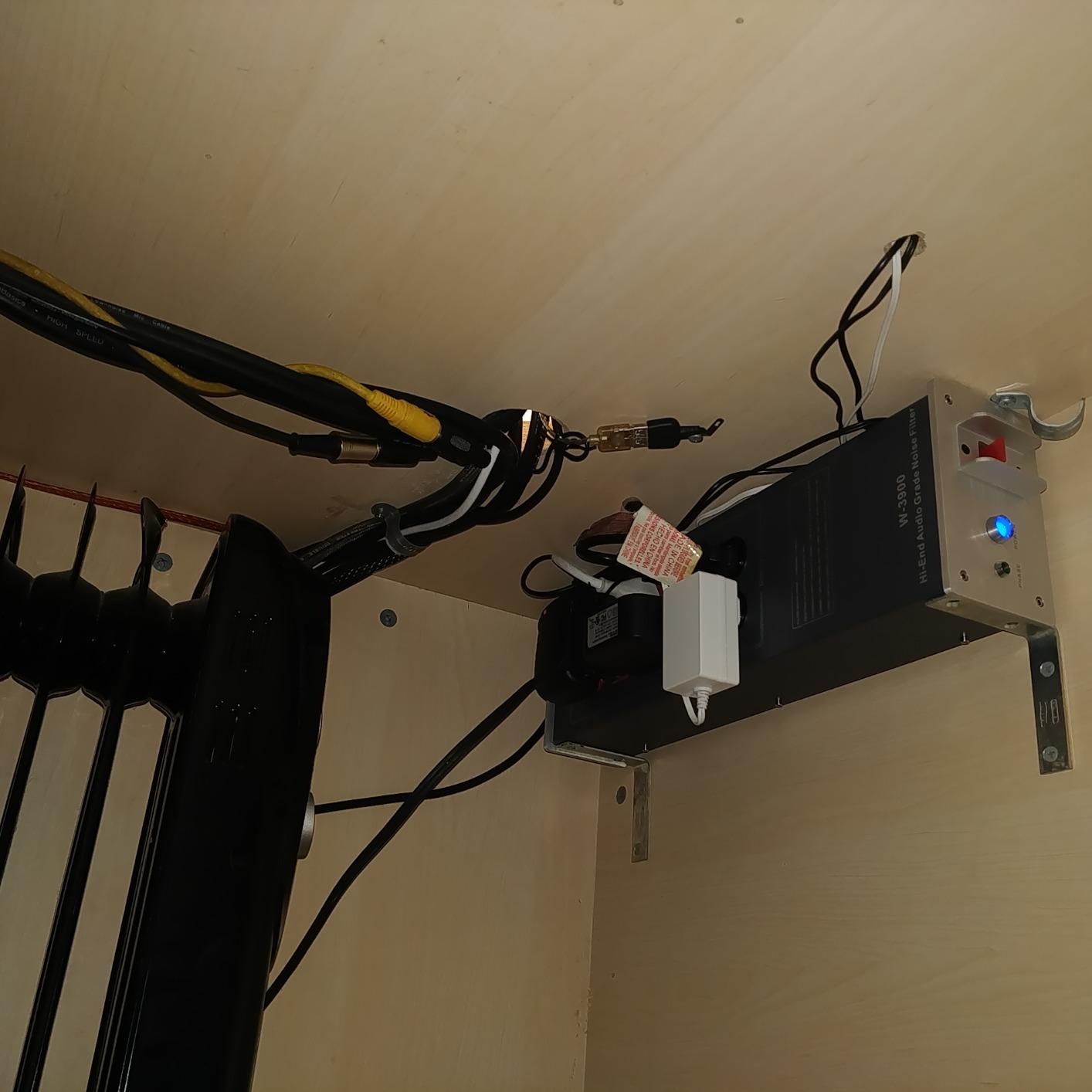 AC Power Filter Power Conditioner - WAudio AC Power Purifier with Surge Protector, Black customer photo 1