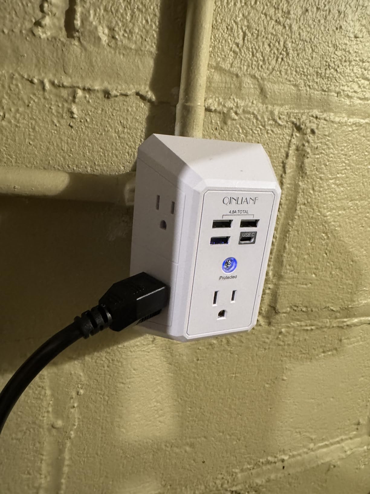 Wall Charger, Surge Protector, QINLIANF 5 Outlet Extender with 4 USB Charging Ports, 3-Sided 1680J Power Strip Multi Plug Adapter Spaced for Home Travel Office customer photo 2