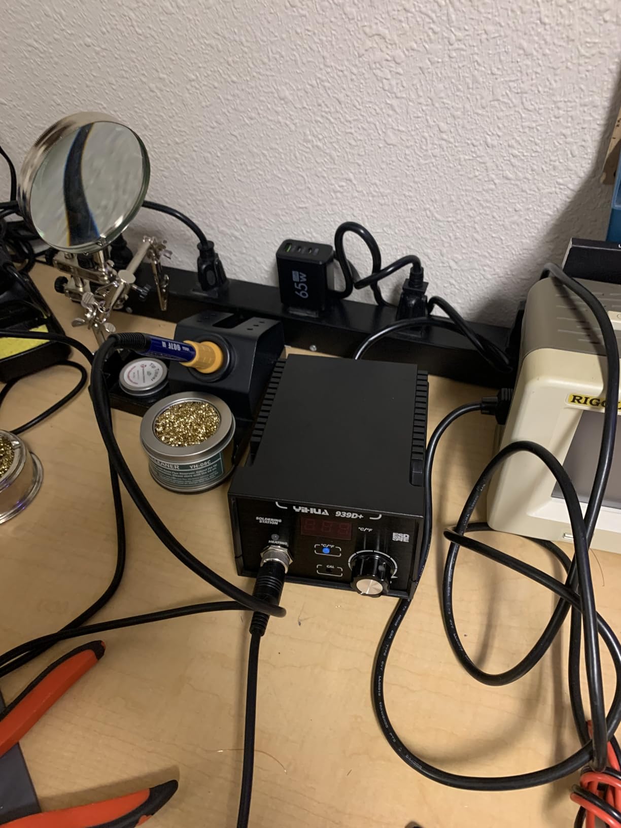 YIHUA 939D+ Digital Soldering Station, 75W Equivalent with Precision Heat Control (392°F to 896°F) and Built-in Transformer. ESD Safe, Lead Free with °C/°F display (Green) customer photo 1