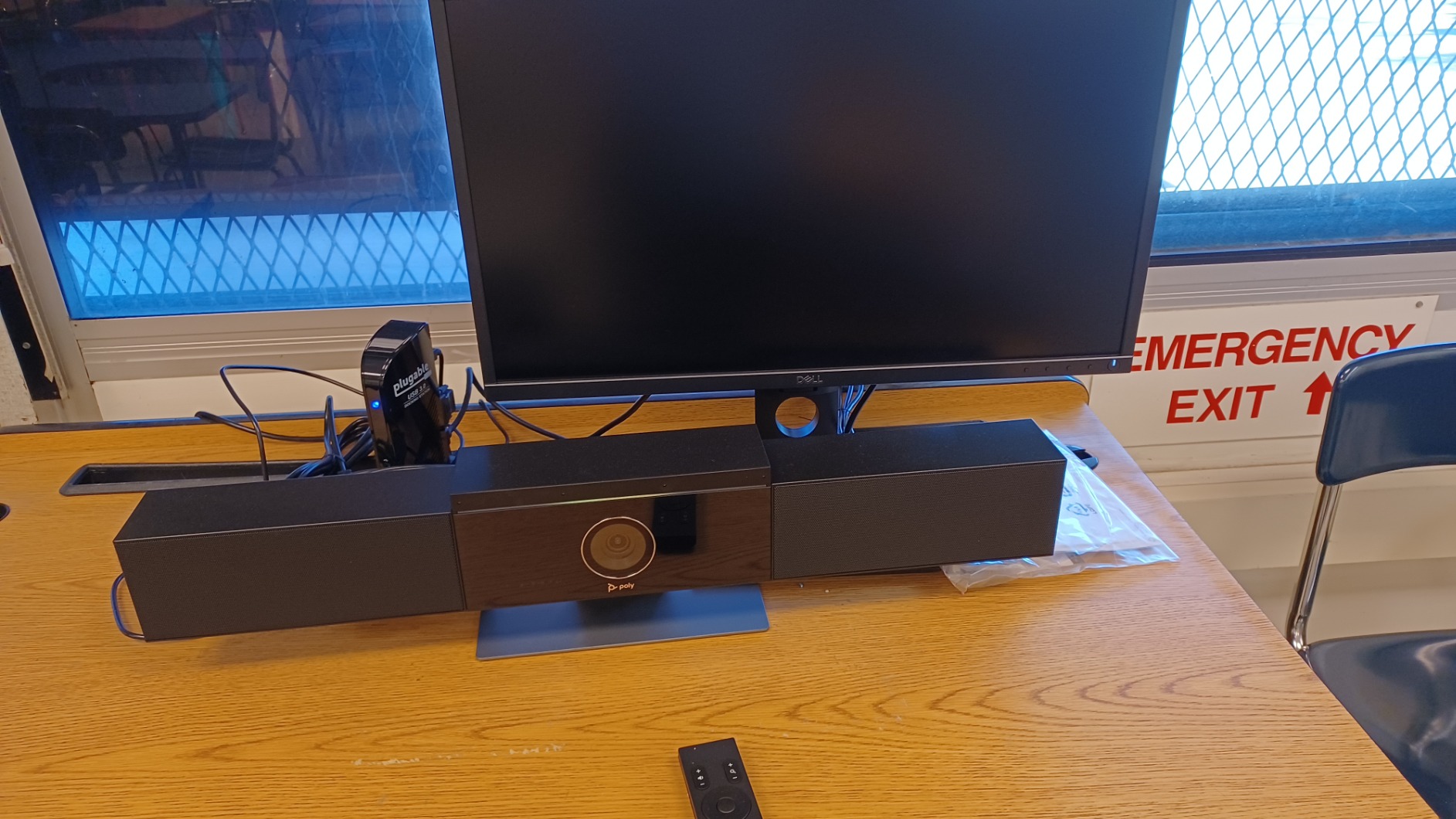 Poly Studio P15 Personal Video Bar (Plantronics + Polycom) - 4K Video Quality - Camera, Microphones & Speaker Solution with Premium Audio & Video - Certified for Zoom and Teams customer photo 2