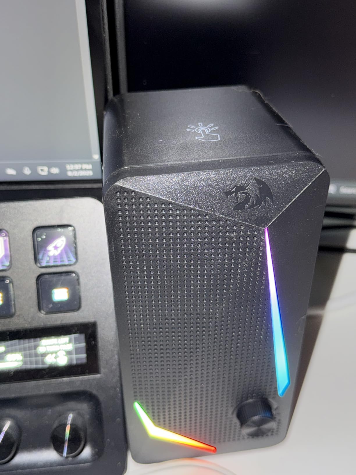 Redragon GS510 RGB Desktop Speakers, 2.0 Channel PC Computer Speaker with 4 Colorful LED Backlight Modes, Enhanced Bass and Easy-Access Volume Control, USB Powered w/ 3.5mm Cable customer photo 2