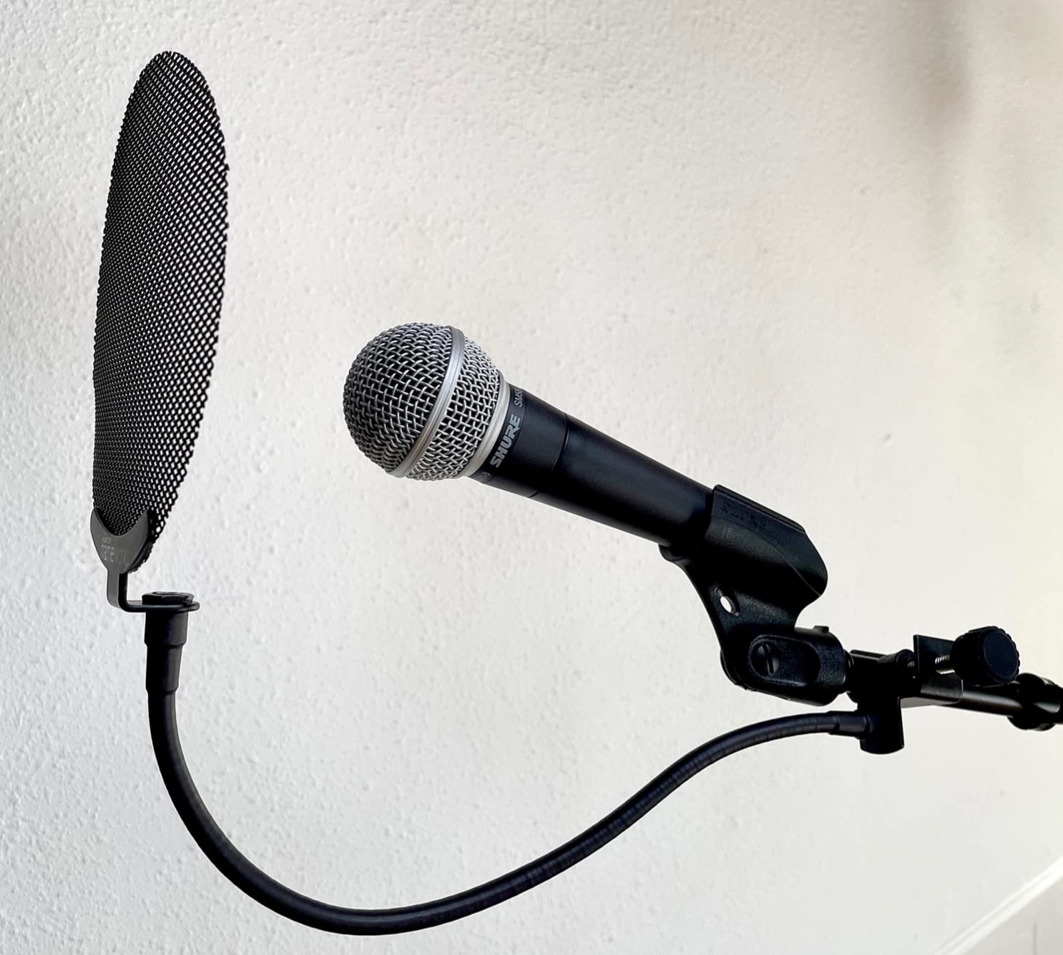 Gator Frameworks Vocal Recording Metal Screen Pop Filter with 12.4-Inch Gooseneck, Great for Podcasting, Broadcasting (GFW-POPFILTER-MTL) customer photo 1