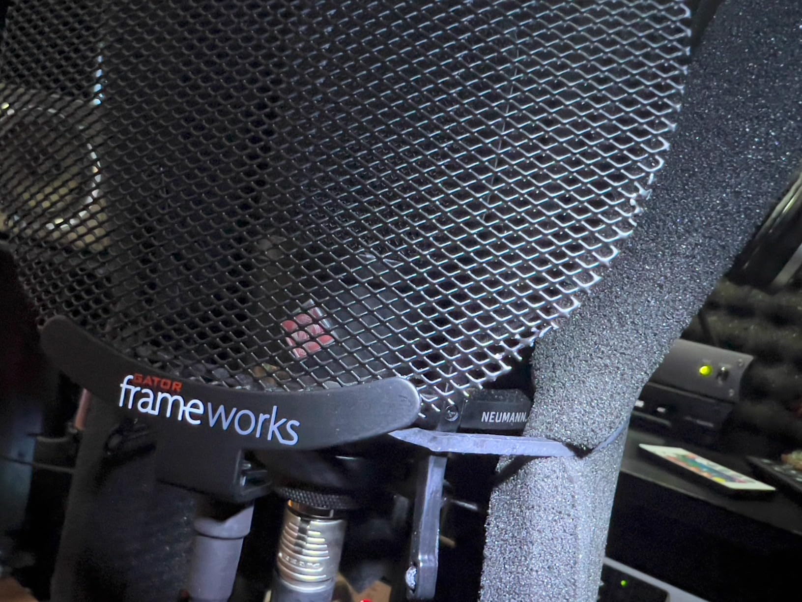 Gator Frameworks Vocal Recording Metal Screen Pop Filter with 12.4-Inch Gooseneck, Great for Podcasting, Broadcasting (GFW-POPFILTER-MTL) customer photo 2