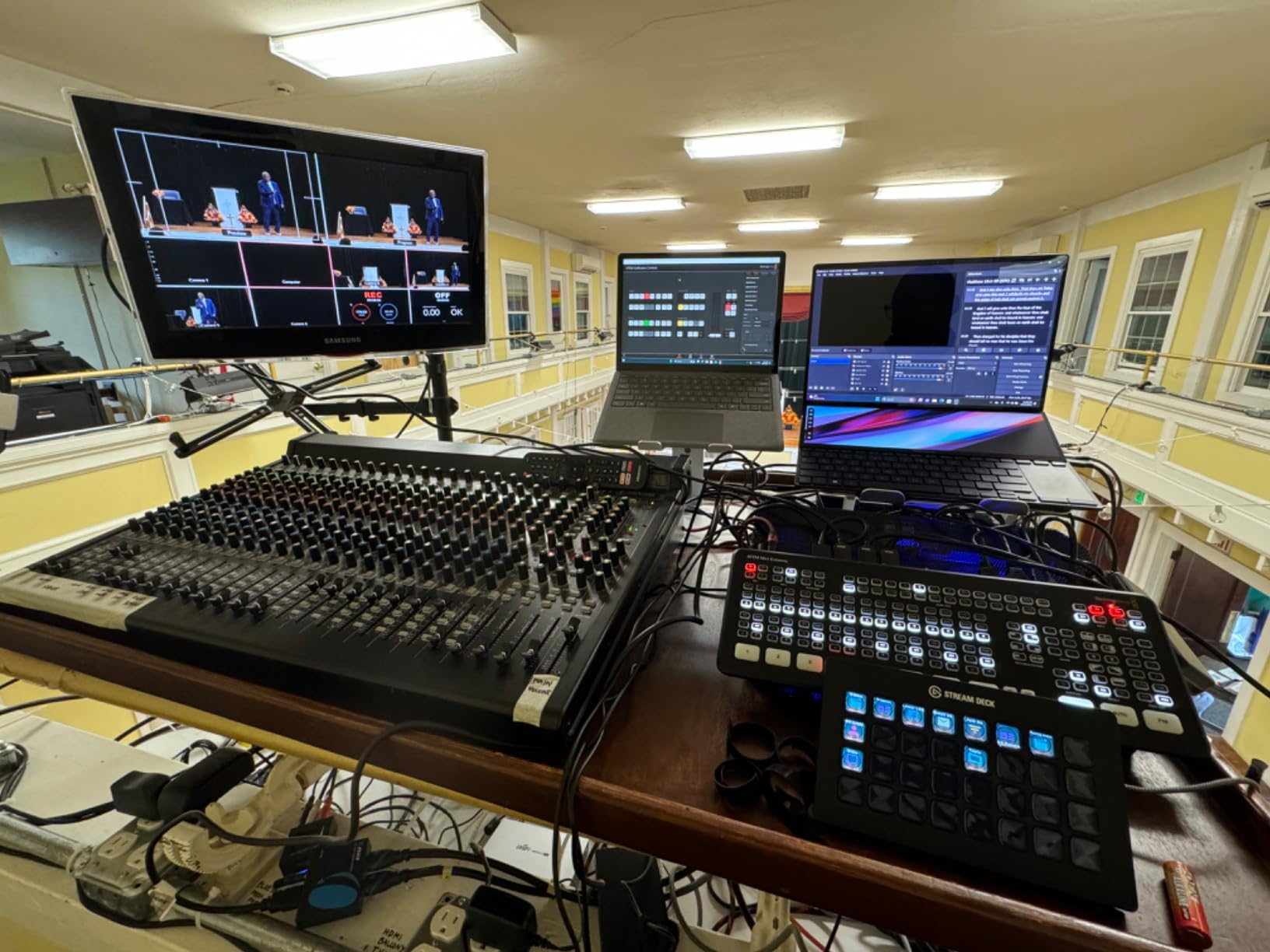 ATEM Mini Extreme HDMI Live Stream Switcher customer photo 1