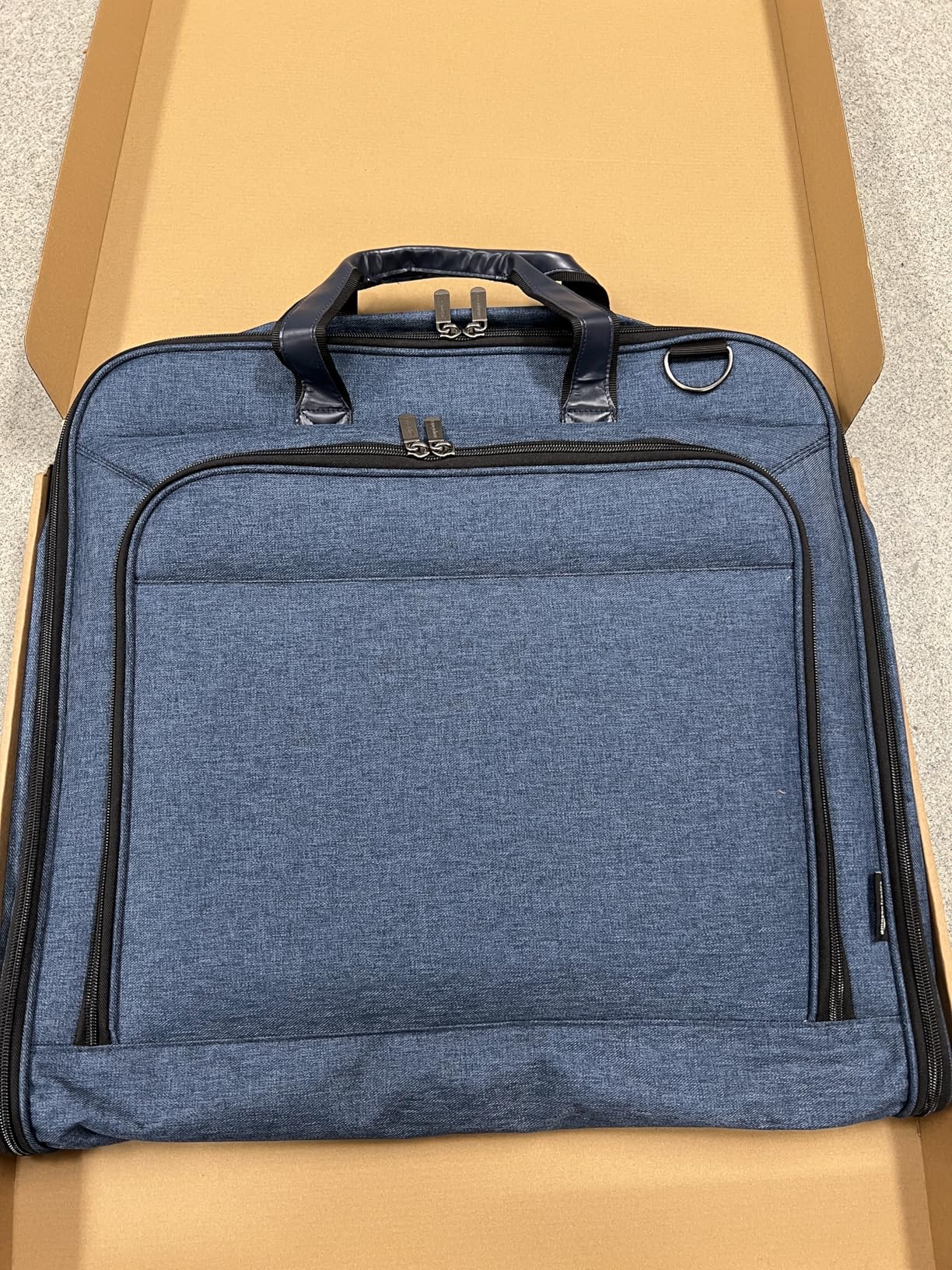 Amazon Basics Carry-On Garment Bag for Travel and Business Trips with Detachable Shoulder Strap, Hanging Suit Luggage, Wrinkle Free Cover for Suits Dresses Coats, Foldable with Shoe Compartment, Navy customer photo 2