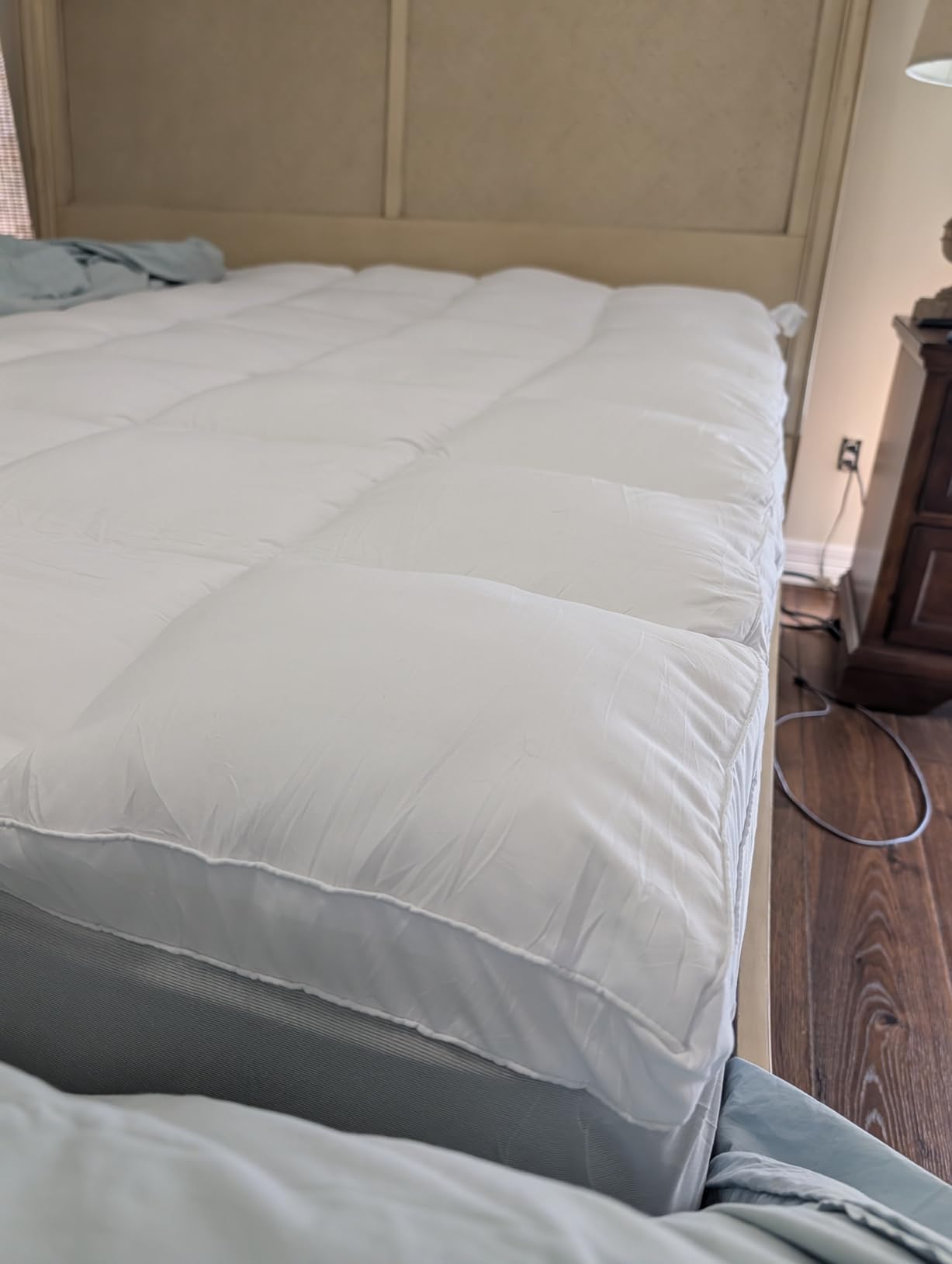 ELEMUSE Queen Mattress Topper for Back Pain, Extra Thick Mattress Pad Cover, Plush Soft Pillowtop with Elastic Deep Pocket, Overfilled Down Alternative Filling customer photo 1