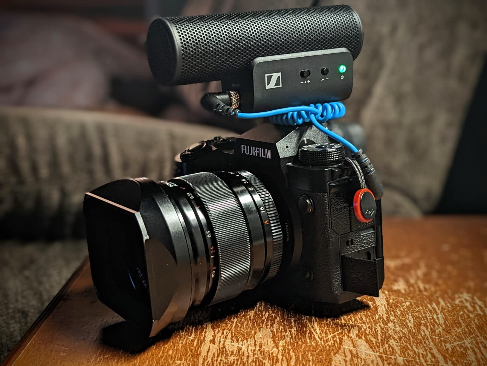 SENNHEISER Professional MKE 400 Directional On-Camera Shotgun Microphone with 3.5mm TRS and TRRS Connectors for DSLR, Mirrorless & Mobile customer photo 3