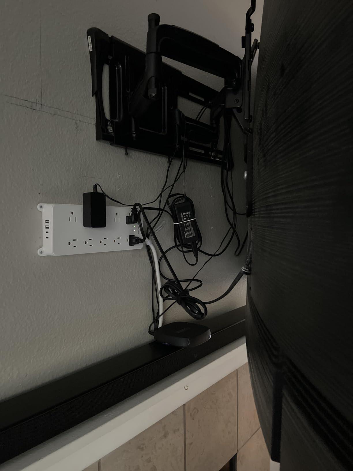 TROND Power Strip Surge Protector, 4000J, ETL Listed, 10 Widely Spaced Outlets with 2 USB A and 2 USB C, Flat Plug 5ft Extension Cord, Wall Mountable, 14AWG Heavy Duty, for Home Office Garage, Black customer photo 2