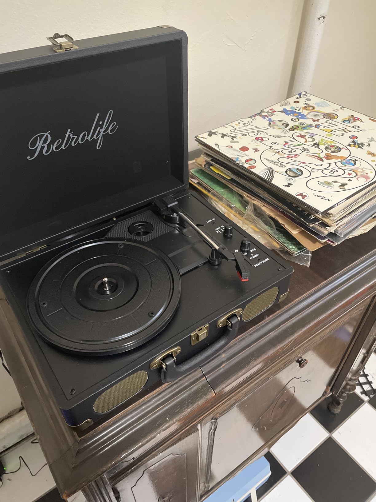Retrolife Vinyl Record Player 3-Speed Bluetooth Suitcase Portable Belt-Driven Record Player with Built-in Speakers RCA Line Out AUX in Headphone Jack Vintage Turntable, Black customer photo 2