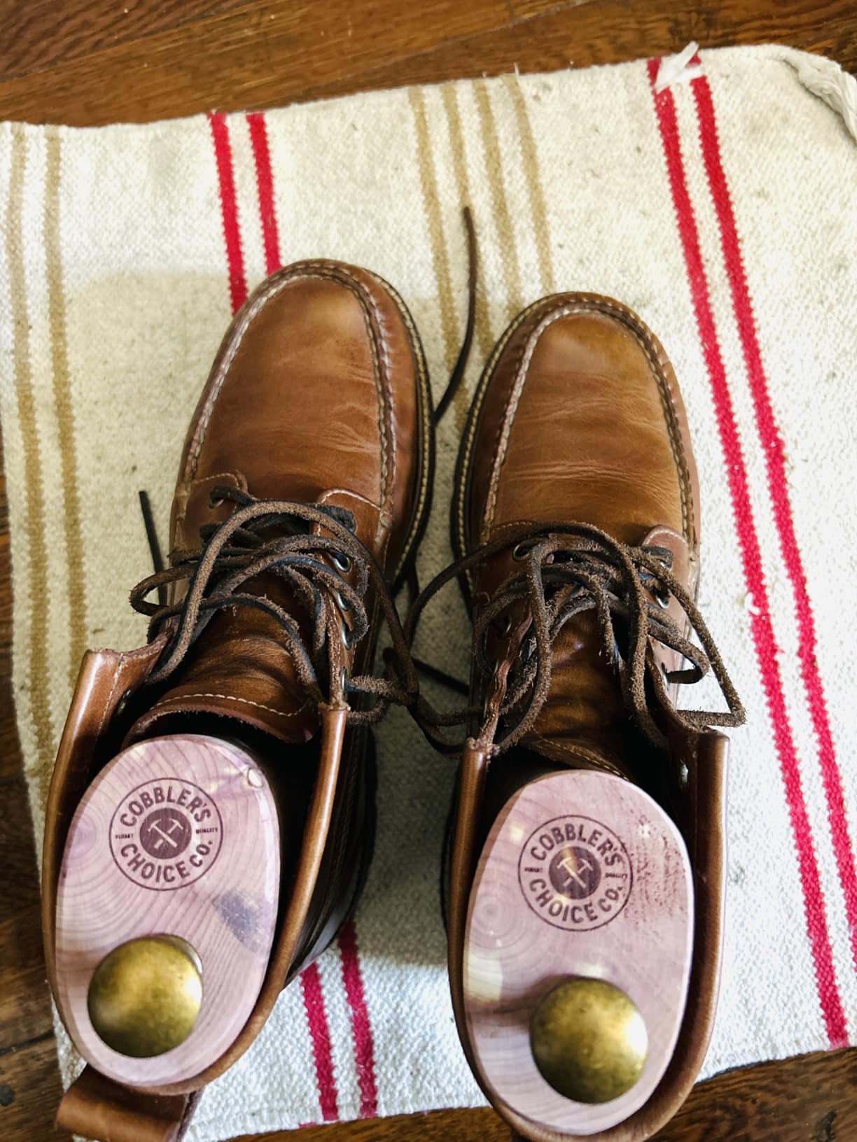 Cobbler's Choice Men's Cedar Boot Tree - All Natural Aromatic Cedar Wood customer photo 1