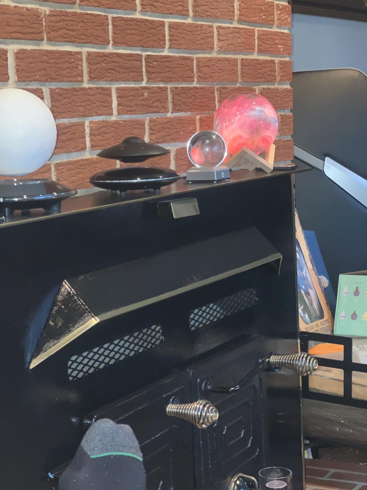 Magnetic Levitating Bluetooth Speaker, Levitating UFO Speakers with LED Lights, 360 Degree Rotation customer photo 1