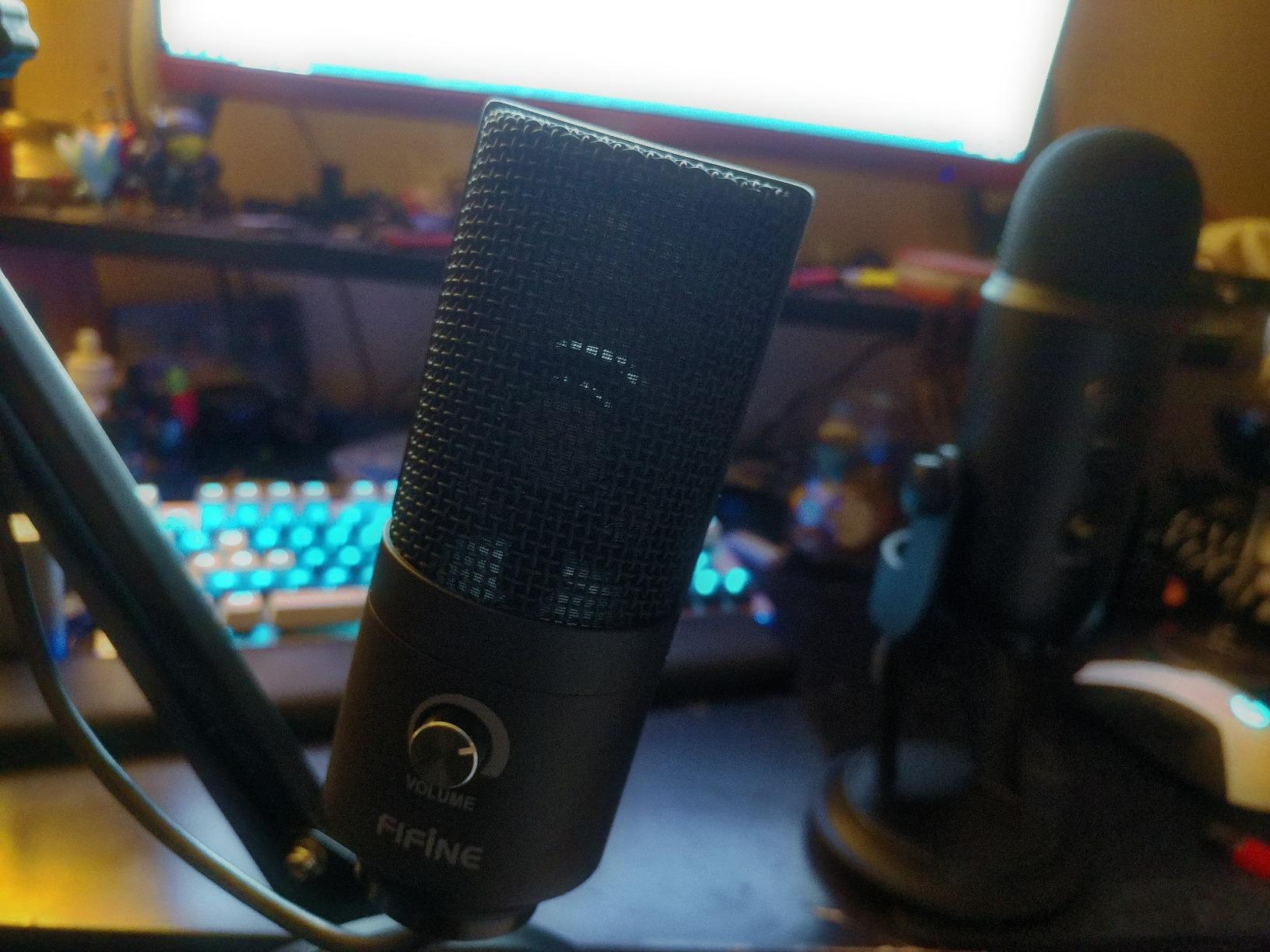 FIFINE USB Gaming Microphone for PC Desktop, PS4 and Mac, Gain Control, External Condenser Computer Mic for Streaming, Podcasting, Twitch, Discord, Green - K669G customer photo 1