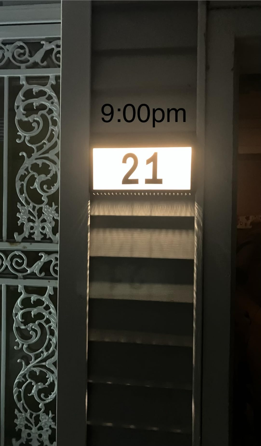 MAXvolador Solar Powered Address Sign House Numbers Waterproof, 3-Color Lighting Modes LED Illuminated Address Plaque with Stakes customer photo 2