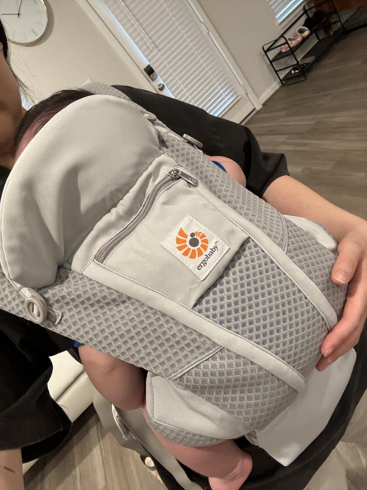 Ergobaby Omni Breeze Baby Carrier with Enhanced Lumbar Support & Airflow - Onyx Black customer photo 2