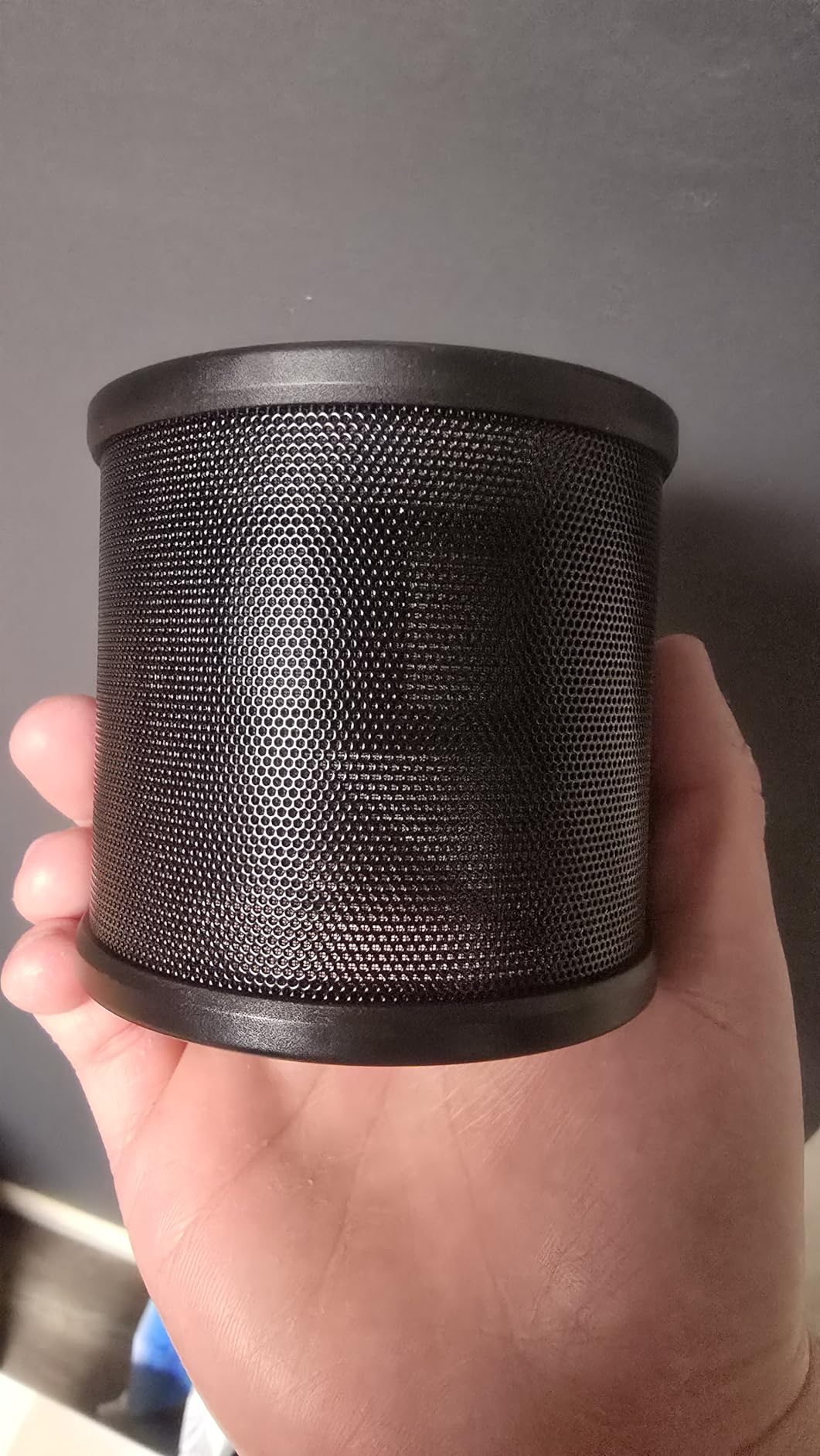 FIFINE Pop Filter Screen, Compact Microphone Pop Shield Windscreen with Metal Mesh for Recording Studio, YouTube Videos, Streaming, Podcast customer photo 2