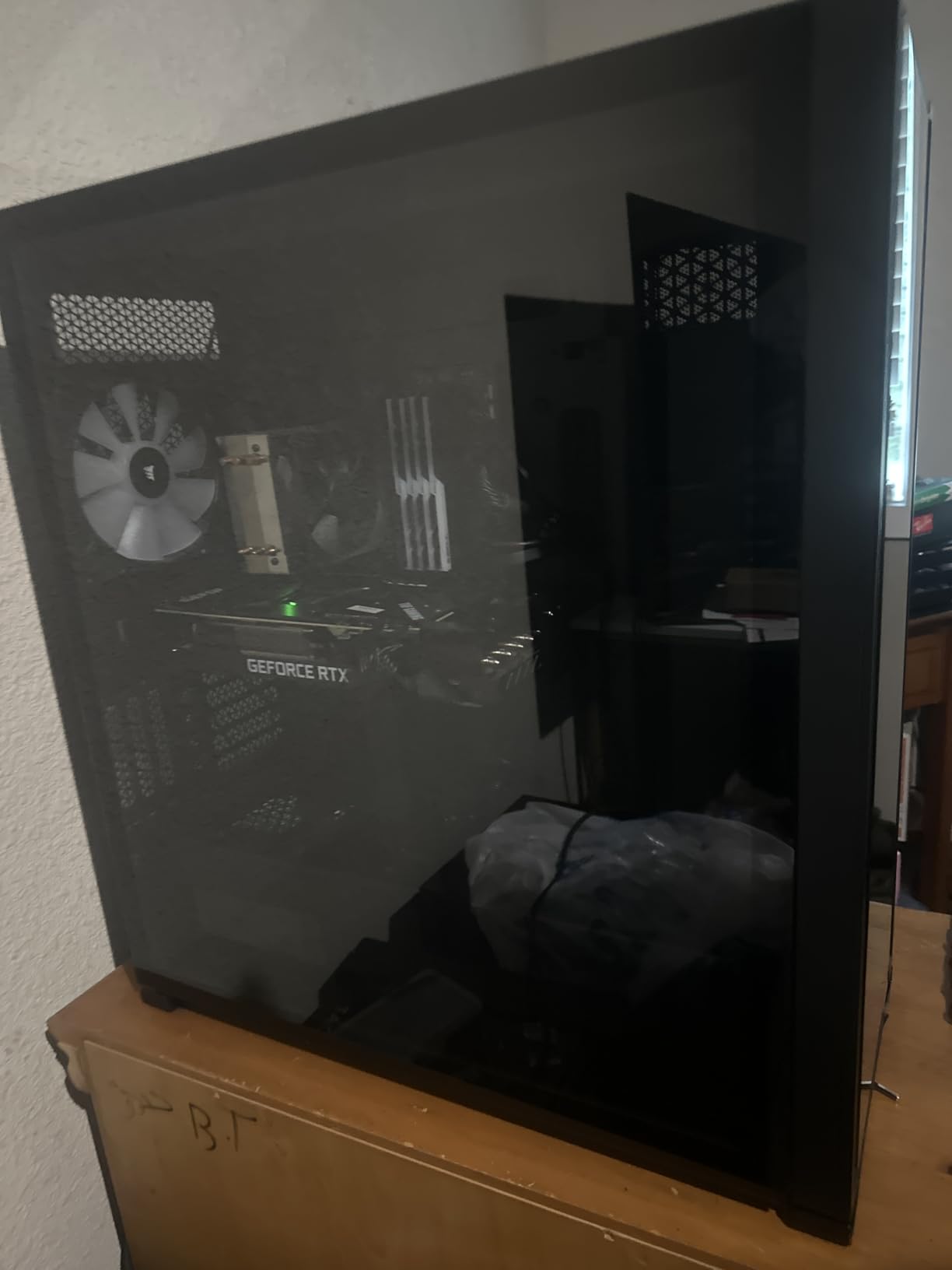 CORSAIR iCUE 7000X RGB Full-Tower ATX PC Case - Three Tempered Glass Panels - Spacious Interior - Easy Cable Management - 4X CORSAIR SP140 RGB Elite Fans Included - White customer photo 2