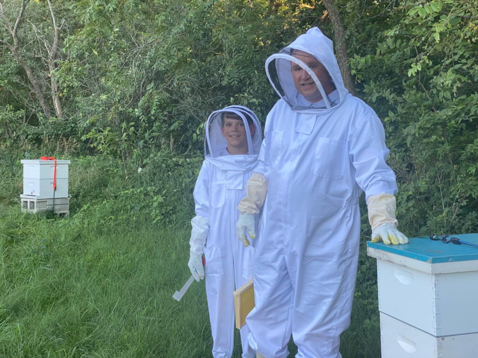 LONGADS Professional Bee Suit for Kid and Girl, Kid Beekeeping Suit Beekeeper Suit with Glove & Ventilated Hood customer photo 1