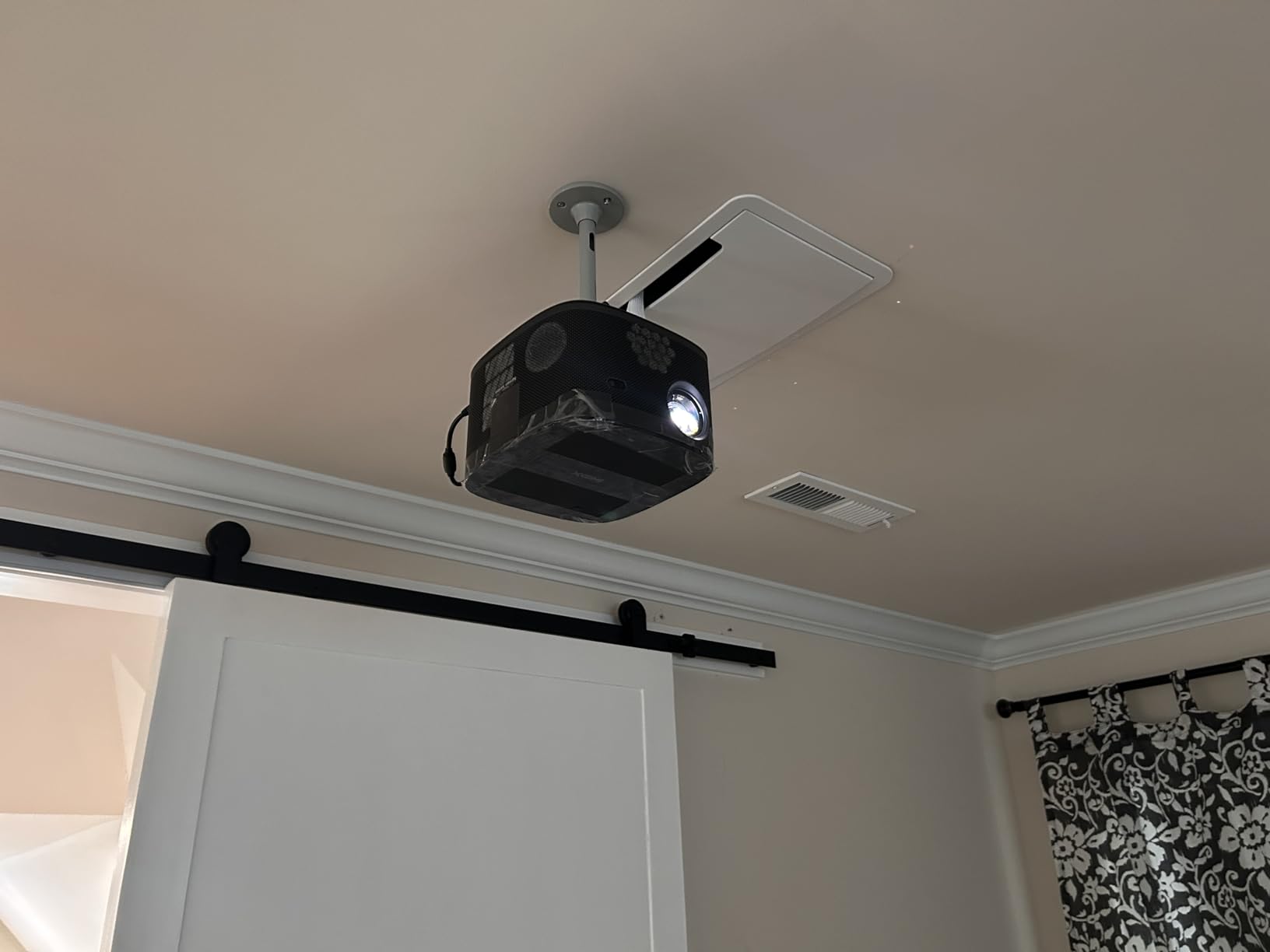 XGIMI Horizon Pro 4K Projector - Native 4K, 1500 ISO Lumens, Harman Kardon Speakers, Android TV customer photo 2