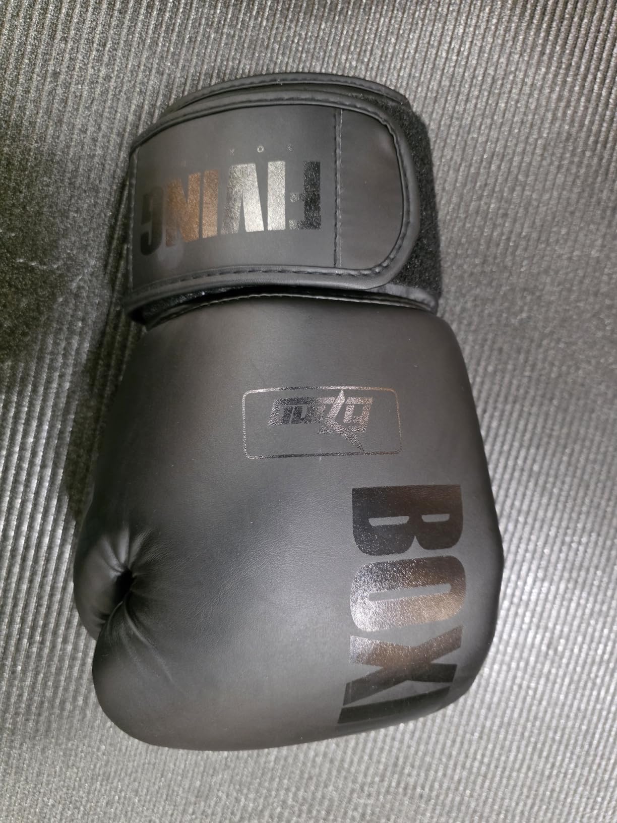FIVING Boxing Gloves for Men and Women Suitable for Boxing Kickboxing Mixed Martial Arts Muay Thai MMA Heavy Bag Training customer photo 1
