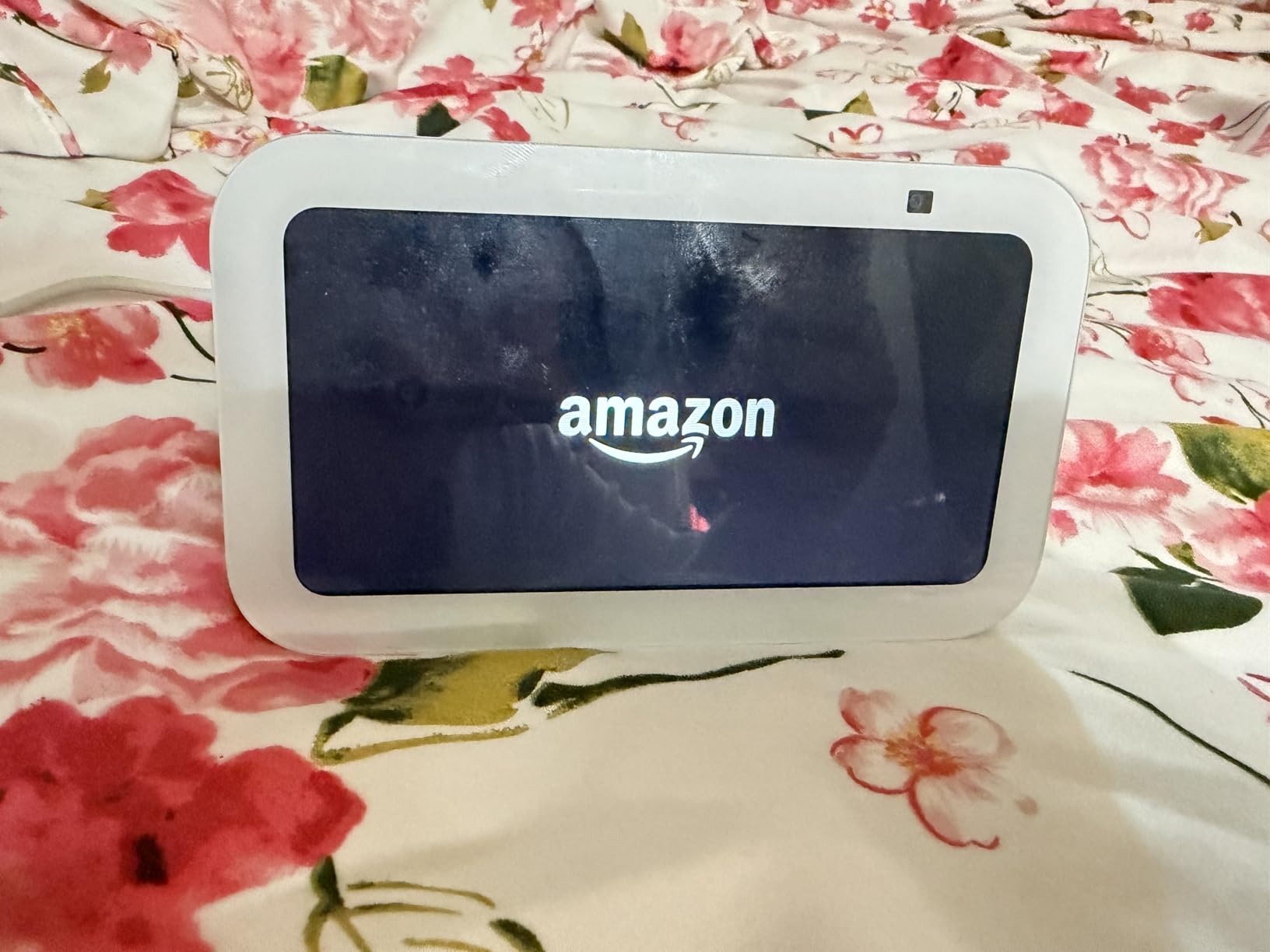 Amazon Echo Show 5 (newest model), Smart display, Designed for Alexa+, 2x the bass and clearer sound, Glacier White customer photo 2