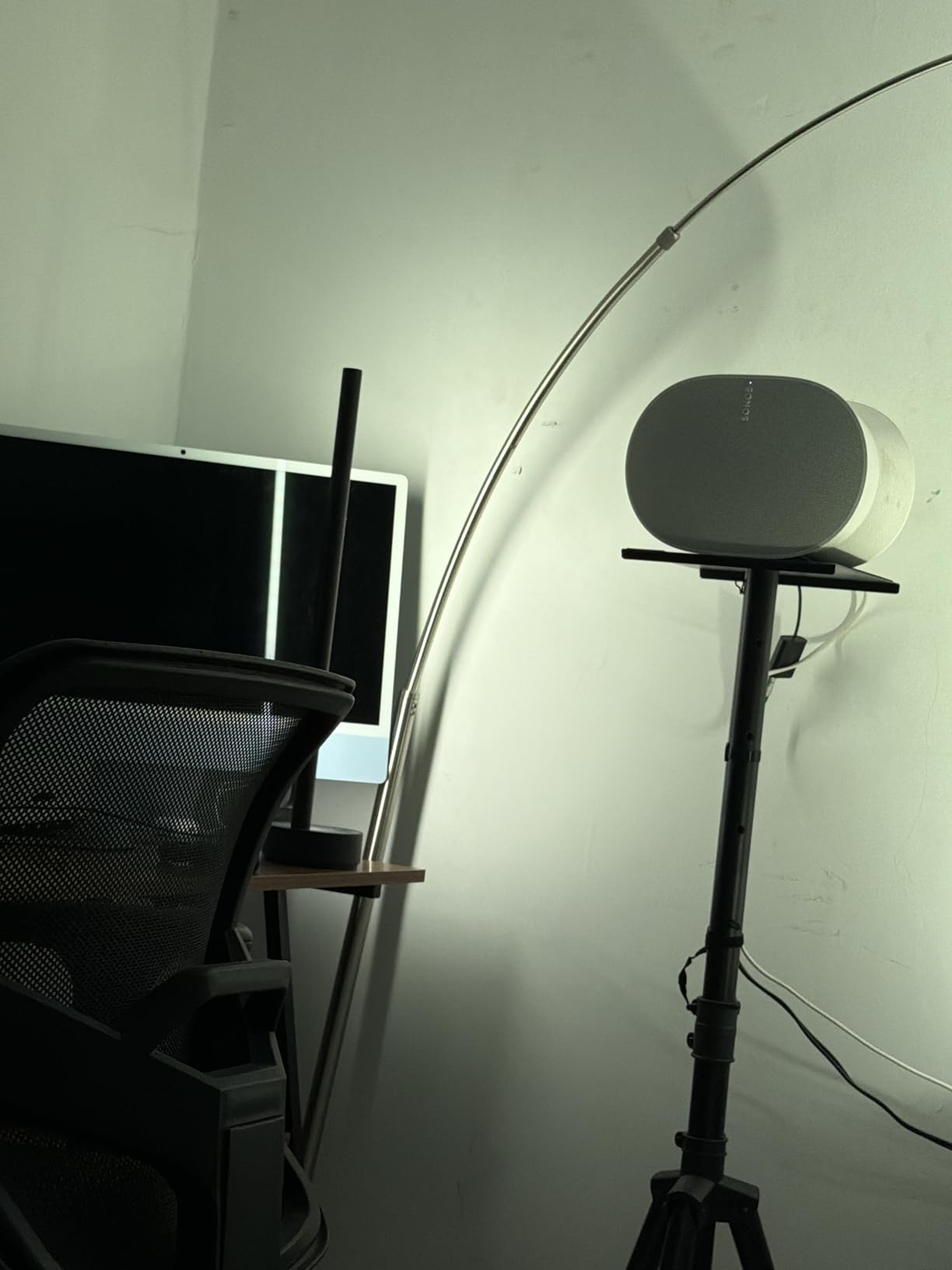 Philips Hue Signe Smart Table Lamp, White & Color Ambiance LED Color-Changing Light, Control with Hue App, Compatible with Alexa, Google Assistant, and Apple HomeKit customer photo 1